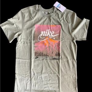 NWT Men's Nike Tshirt
